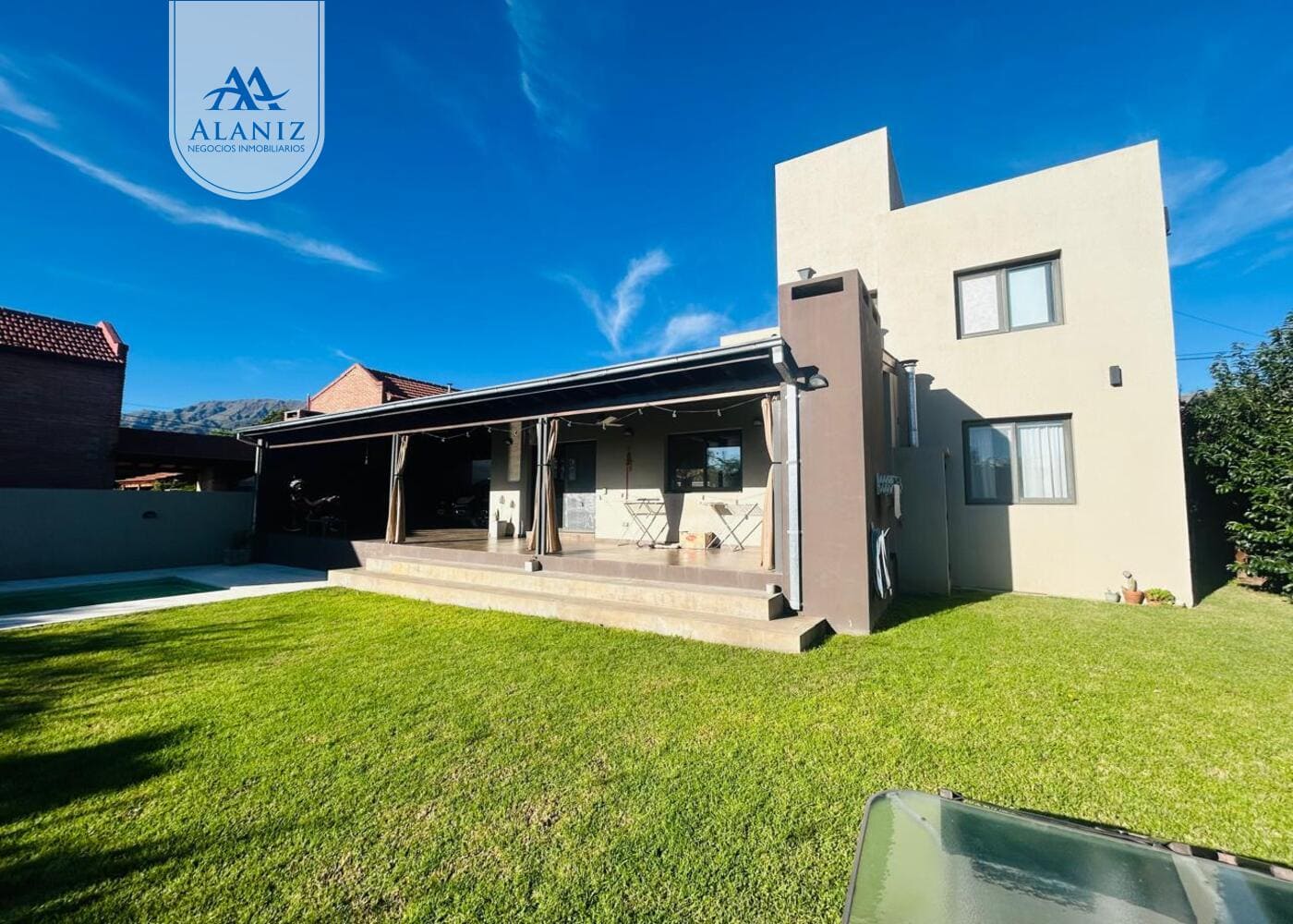 Residencia de categoría con piscina climatizada en ubicación privilegiada de Merlo - imagen 28
