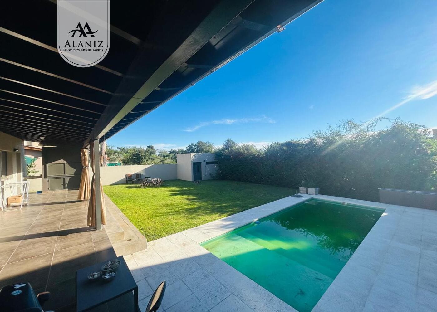Residencia de categoría con piscina climatizada en ubicación privilegiada de Merlo - imagen 27