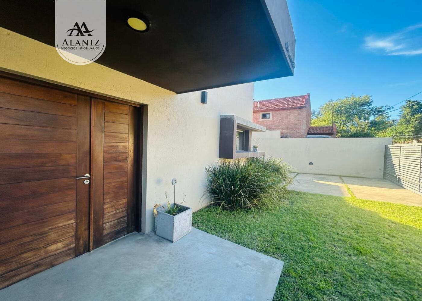 Residencia de categoría con piscina climatizada en ubicación privilegiada de Merlo - imagen 4