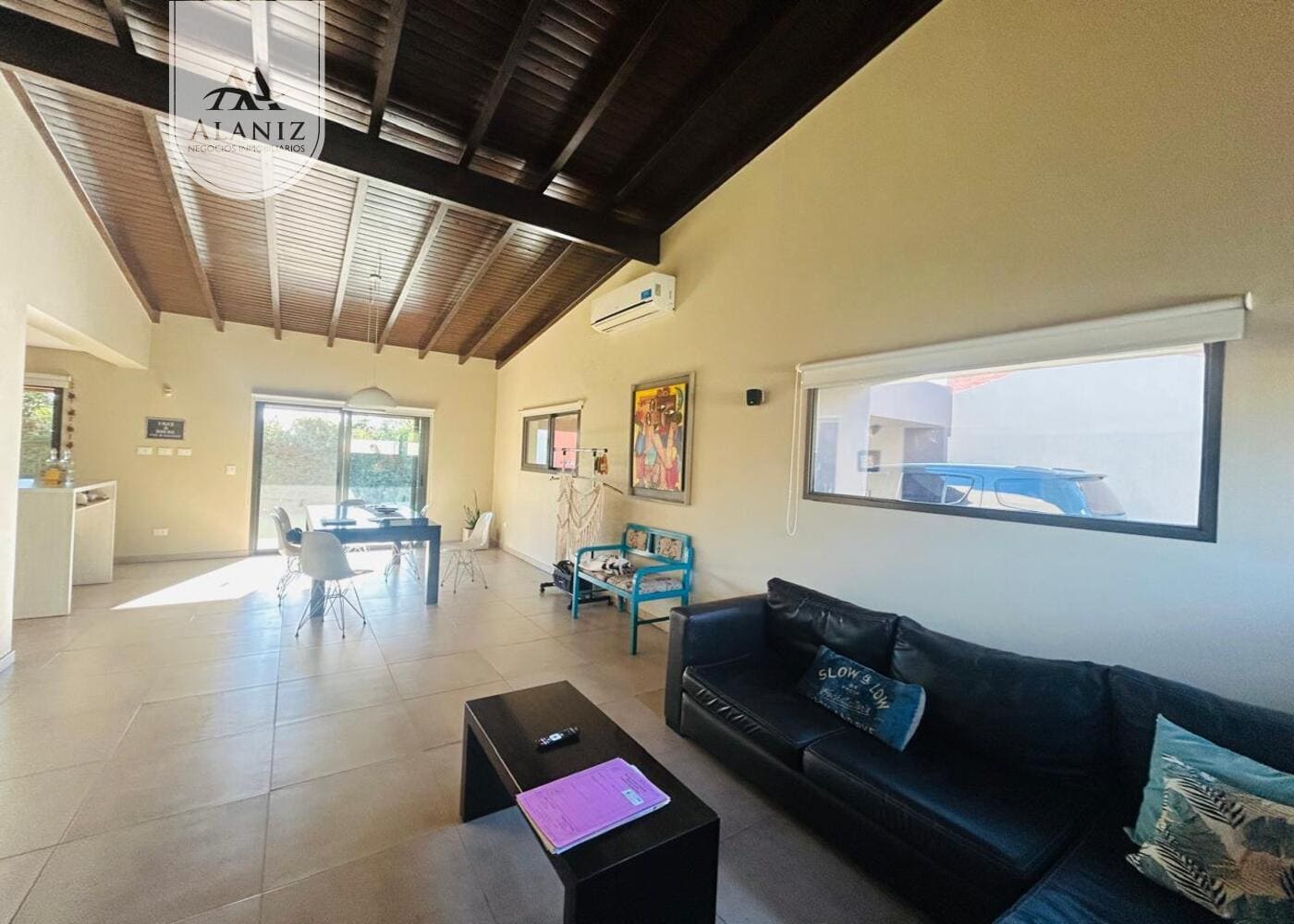 Residencia de categoría con piscina climatizada en ubicación privilegiada de Merlo - imagen 8