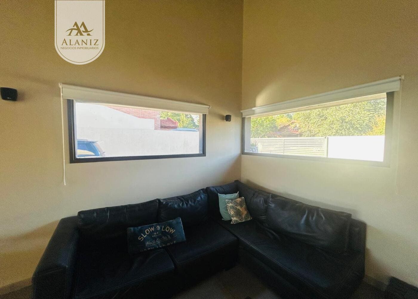 Residencia de categoría con piscina climatizada en ubicación privilegiada de Merlo - imagen 9