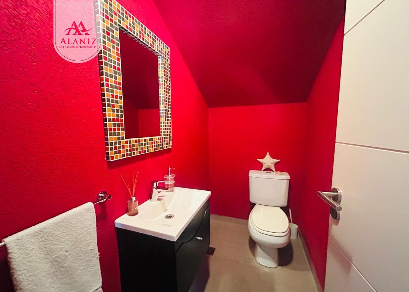 Residencia de categoría con piscina climatizada en ubicación privilegiada de Merlo - imagen 6