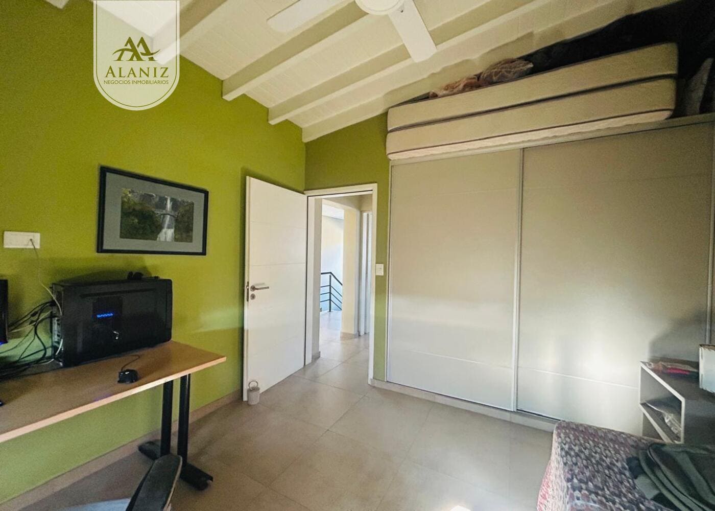 Residencia de categoría con piscina climatizada en ubicación privilegiada de Merlo - imagen 25