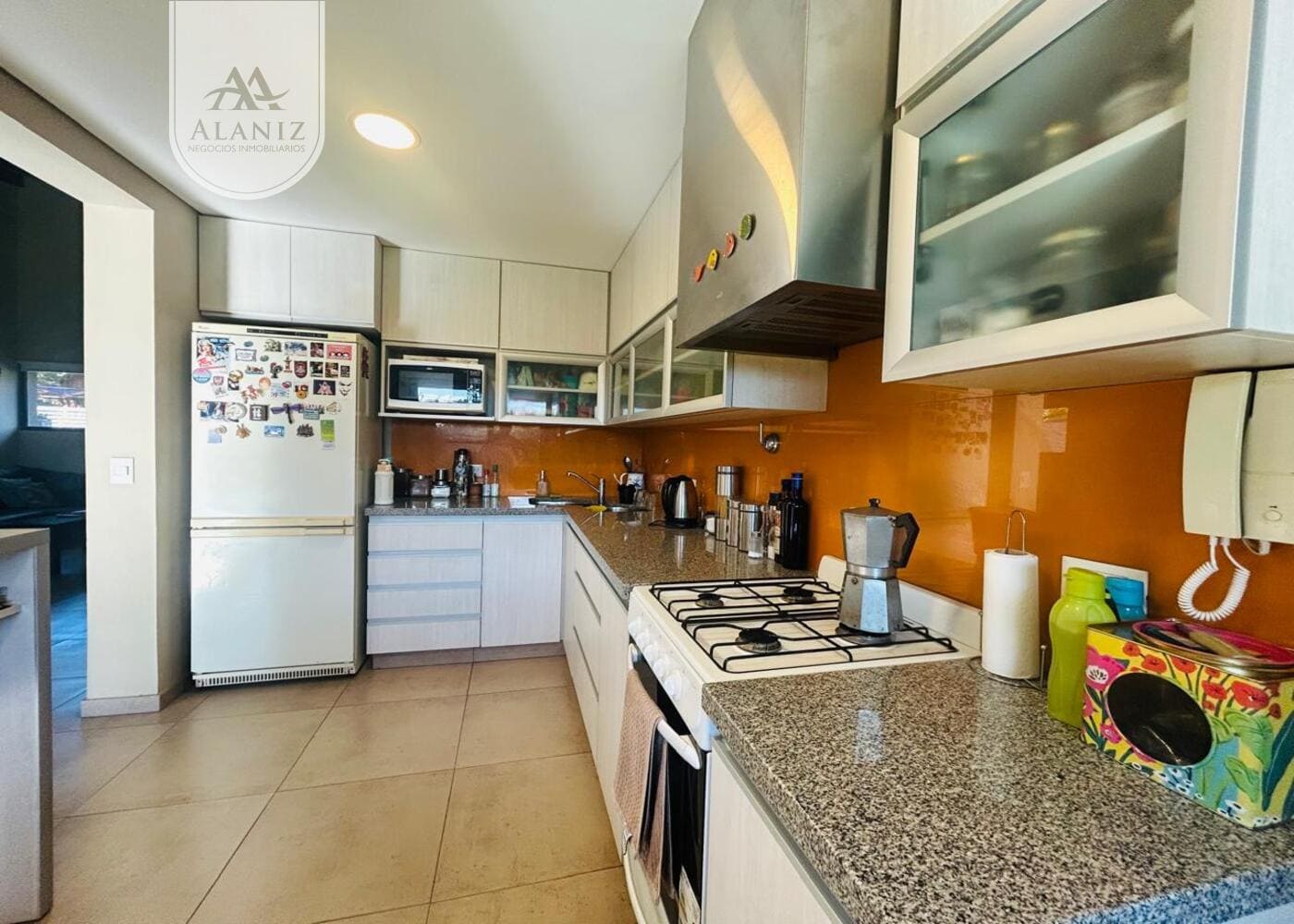 Residencia de categoría con piscina climatizada en ubicación privilegiada de Merlo - imagen 12