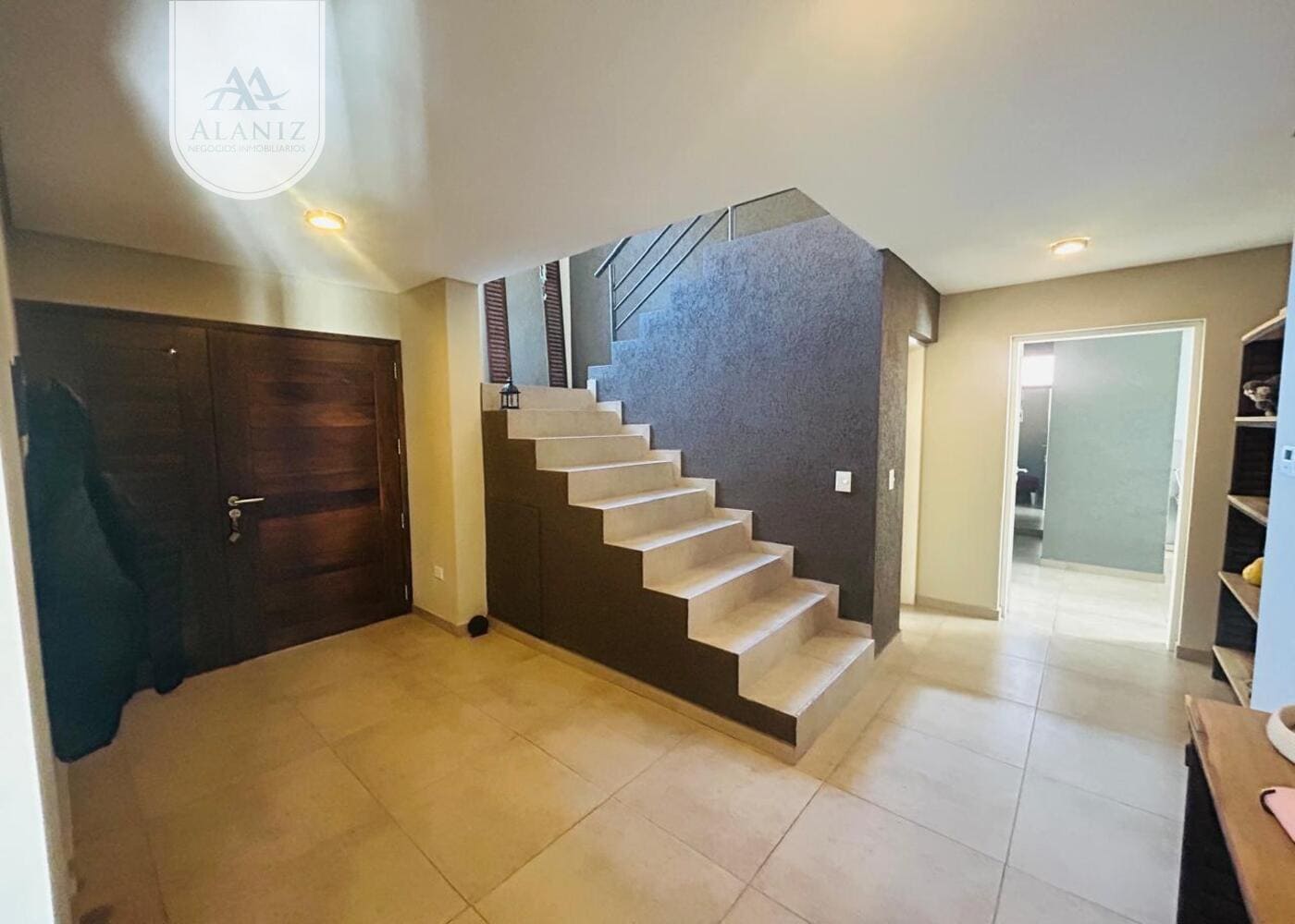 Residencia de categoría con piscina climatizada en ubicación privilegiada de Merlo - imagen 5