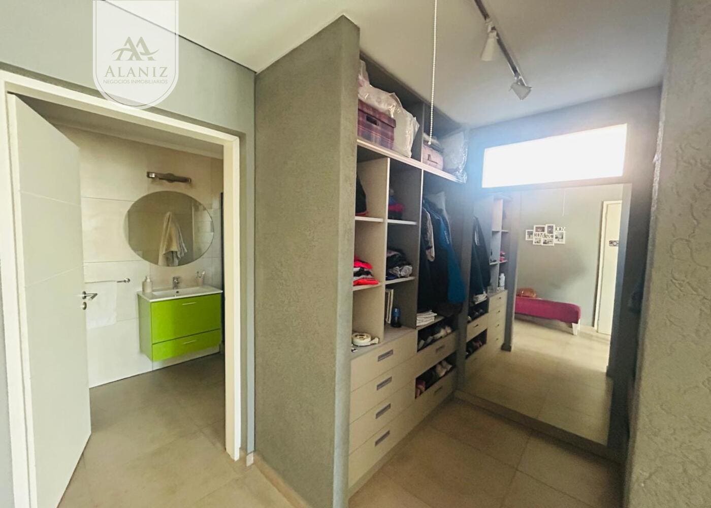 Residencia de categoría con piscina climatizada en ubicación privilegiada de Merlo - imagen 16